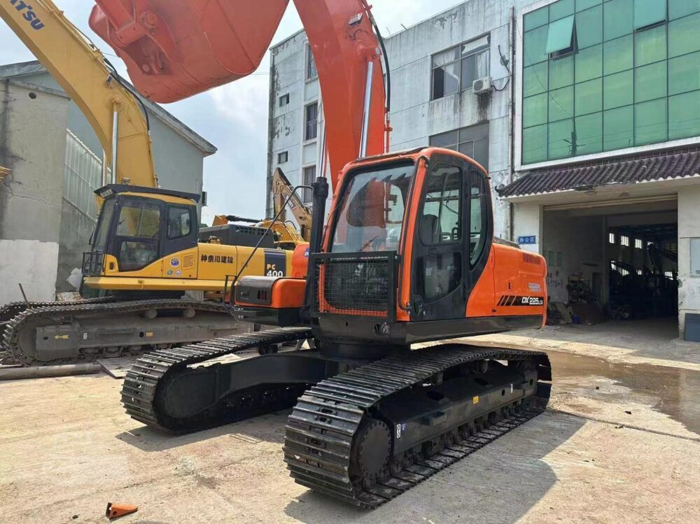 DOOSAN DX225 LCA