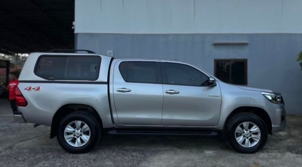 TOYOTA HILUX REVO - Image 5