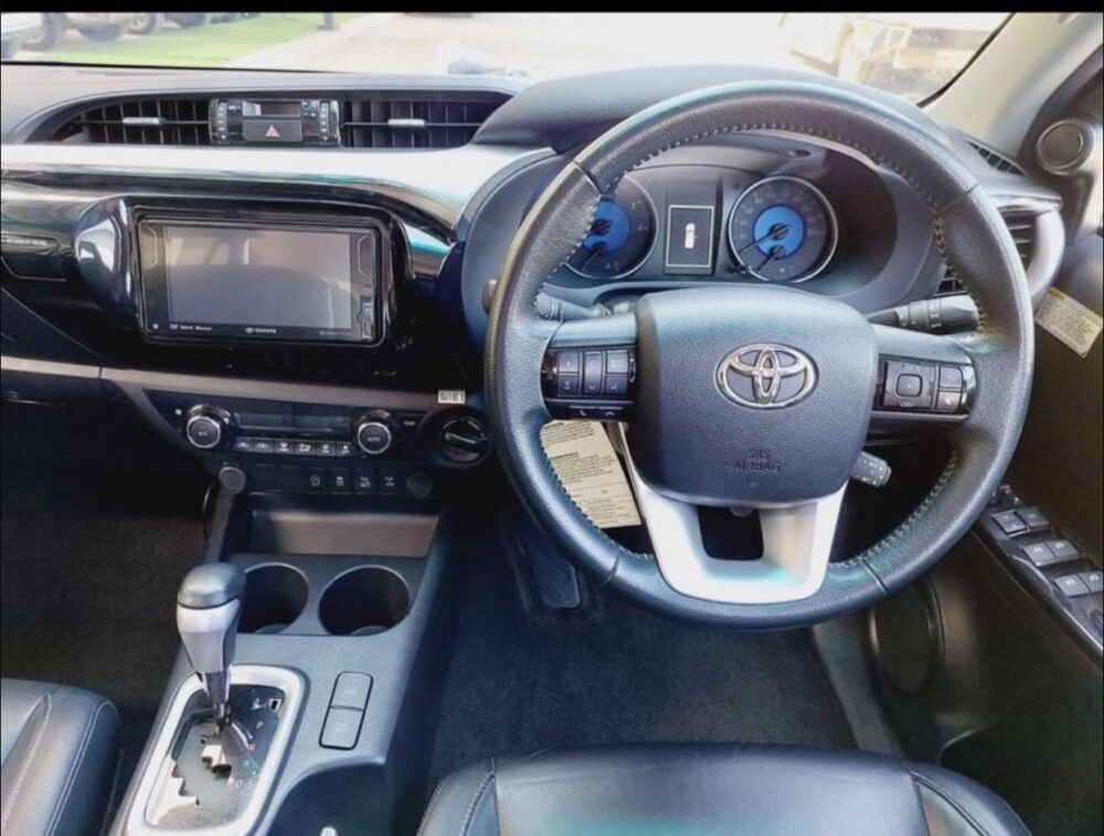 Toyota Hilux Revo - Image 2