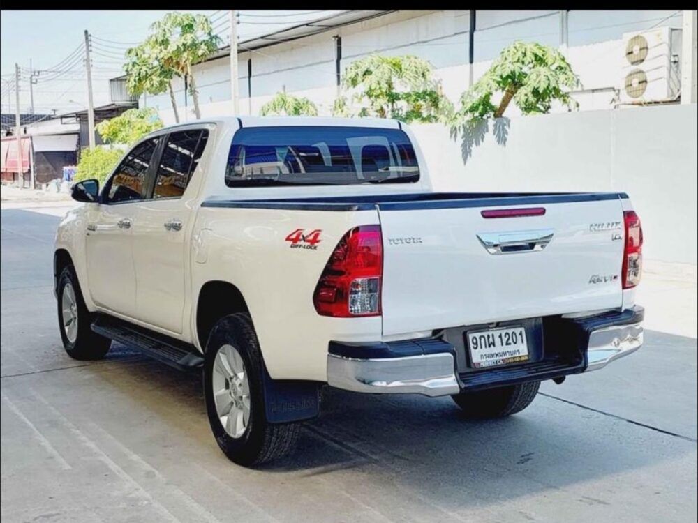 Toyota Hilux Revo - Image 7