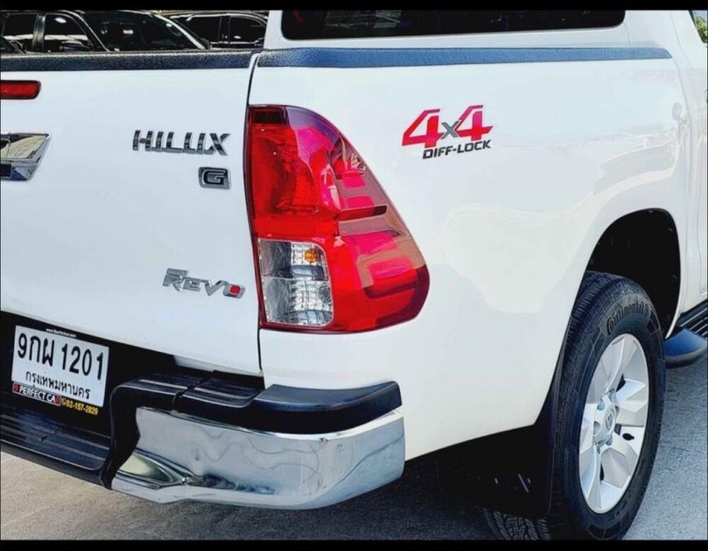 Toyota Hilux Revo - Image 11