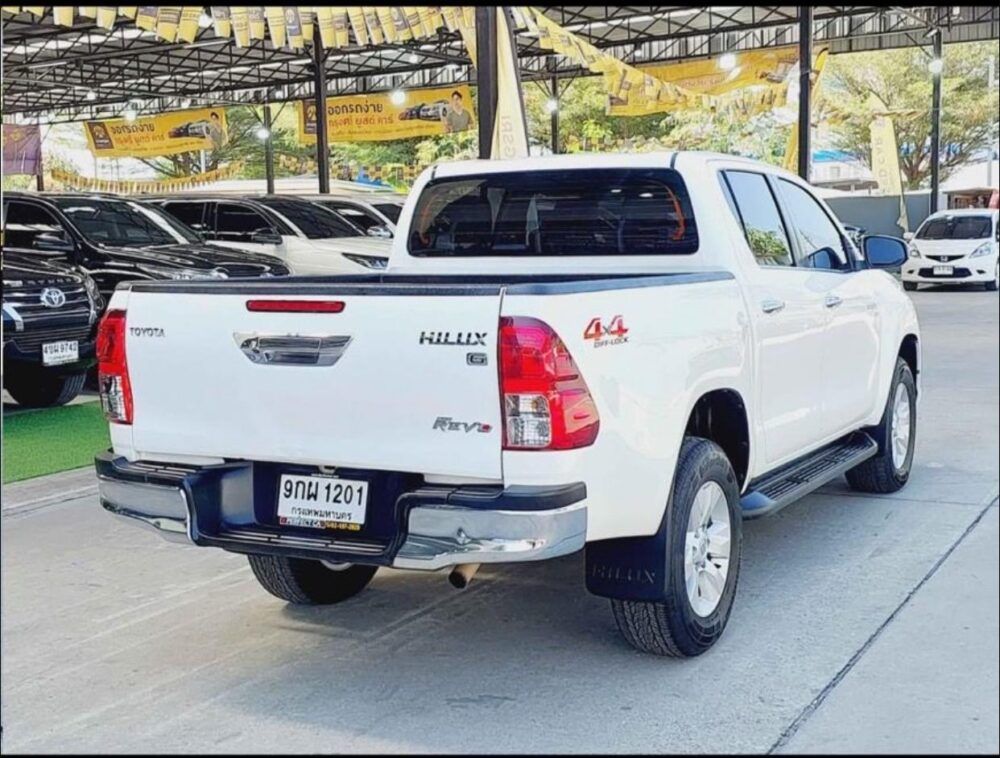 Toyota Hilux Revo - Image 12