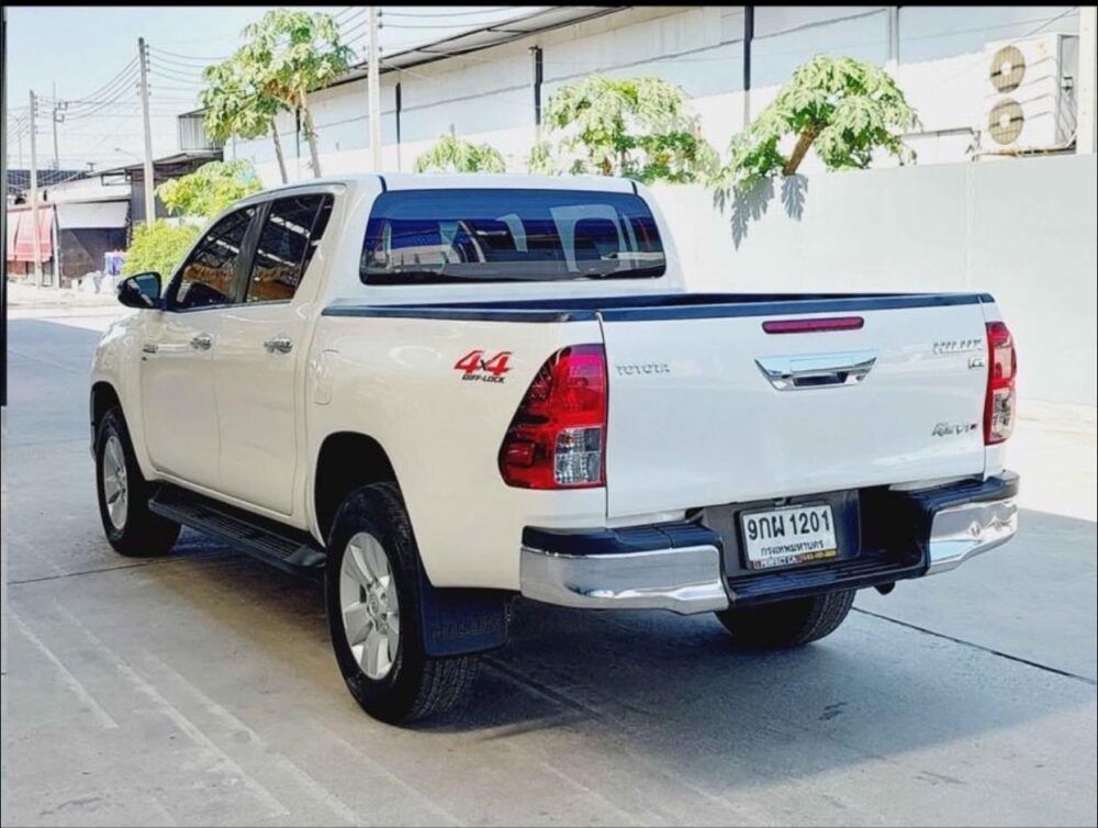 Toyota Hilux Revo - Image 14