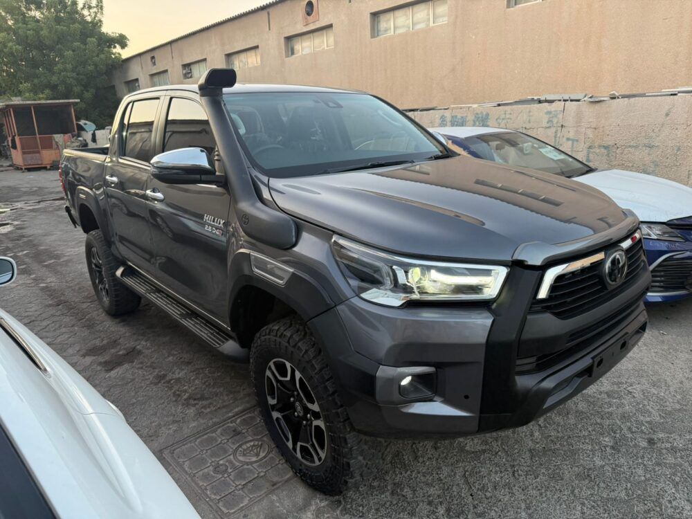 Toyota Hilux Revo - Image 6