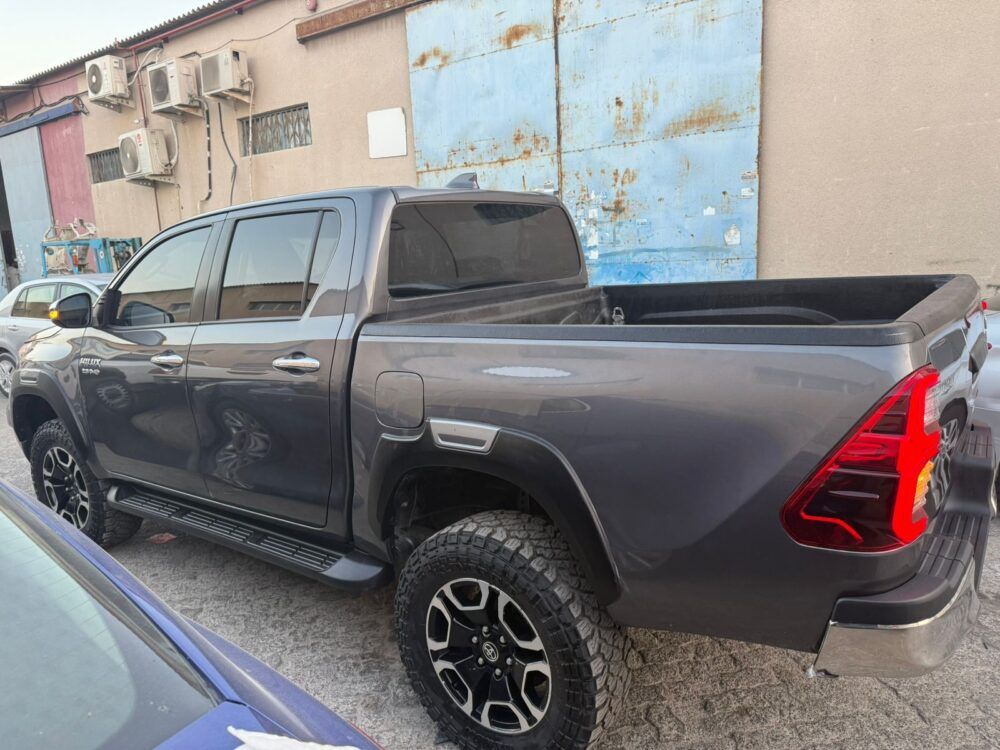 Toyota Hilux Revo - Image 9