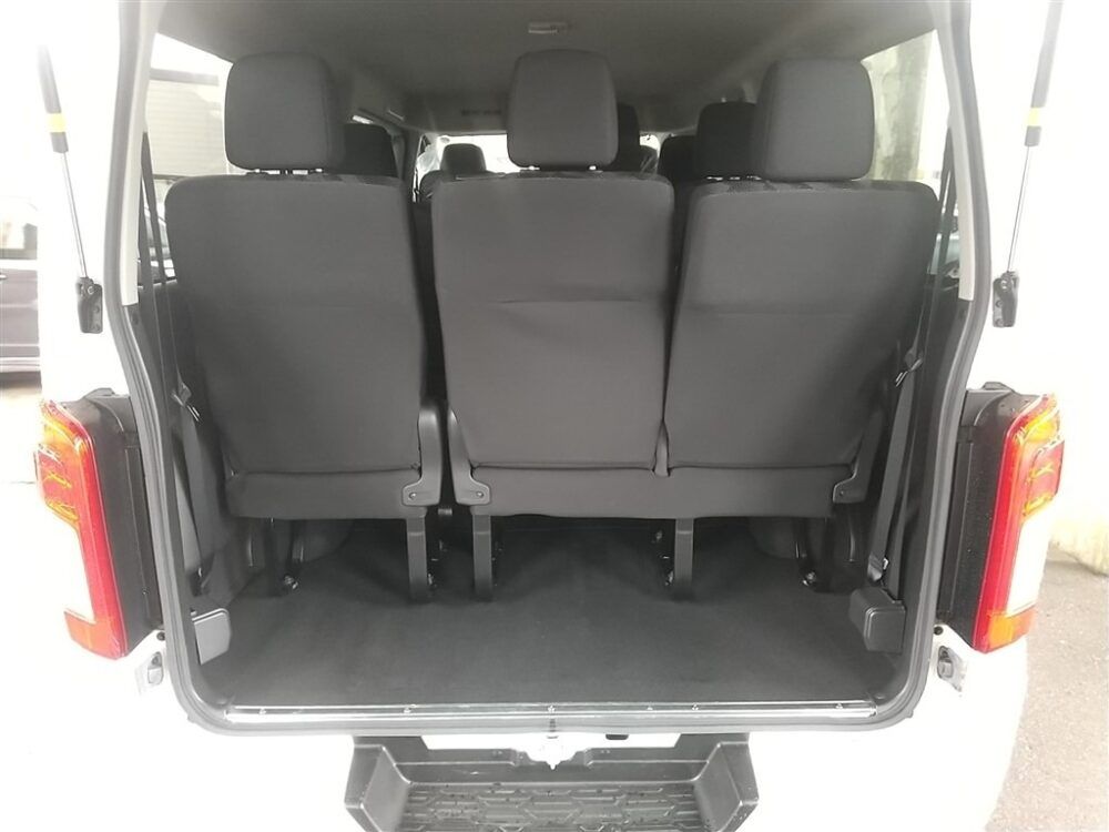NISSAN CARAVAN - Image 9