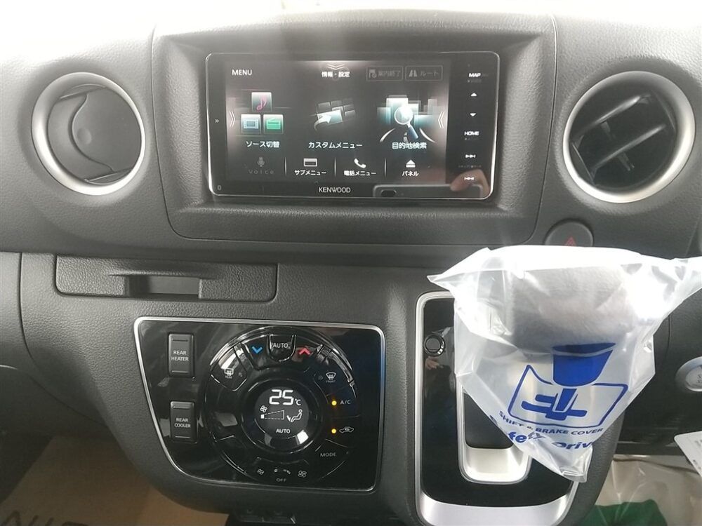 NISSAN CARAVAN - Image 7