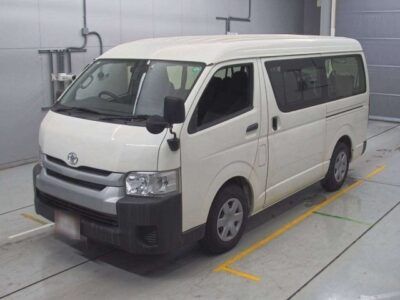 TOYOTA HIACE TRH214W
