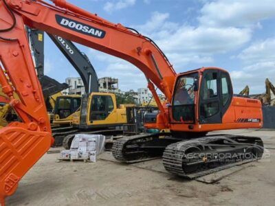 DOOSAN DX 225 Tracked Excavator
