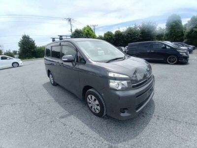 TOYOTA VOXY ZRR70G