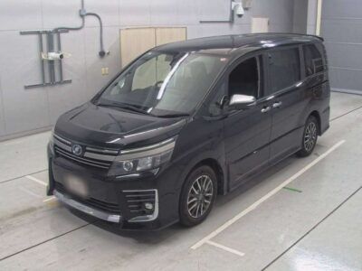TOYOTA VOXY ZRR80W