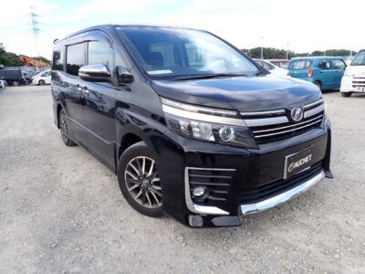 TOYOTA VOXY ZRR80W