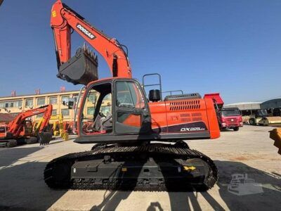 DOOSAN DX225 Excavator