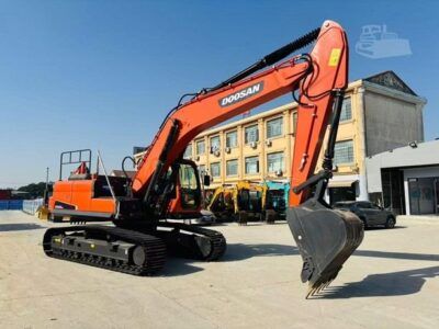 DOOSAN DX225 Excavator