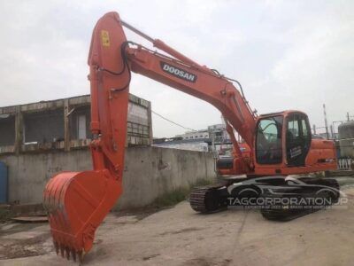 DOOSAN DX 225 Tracked Excavator