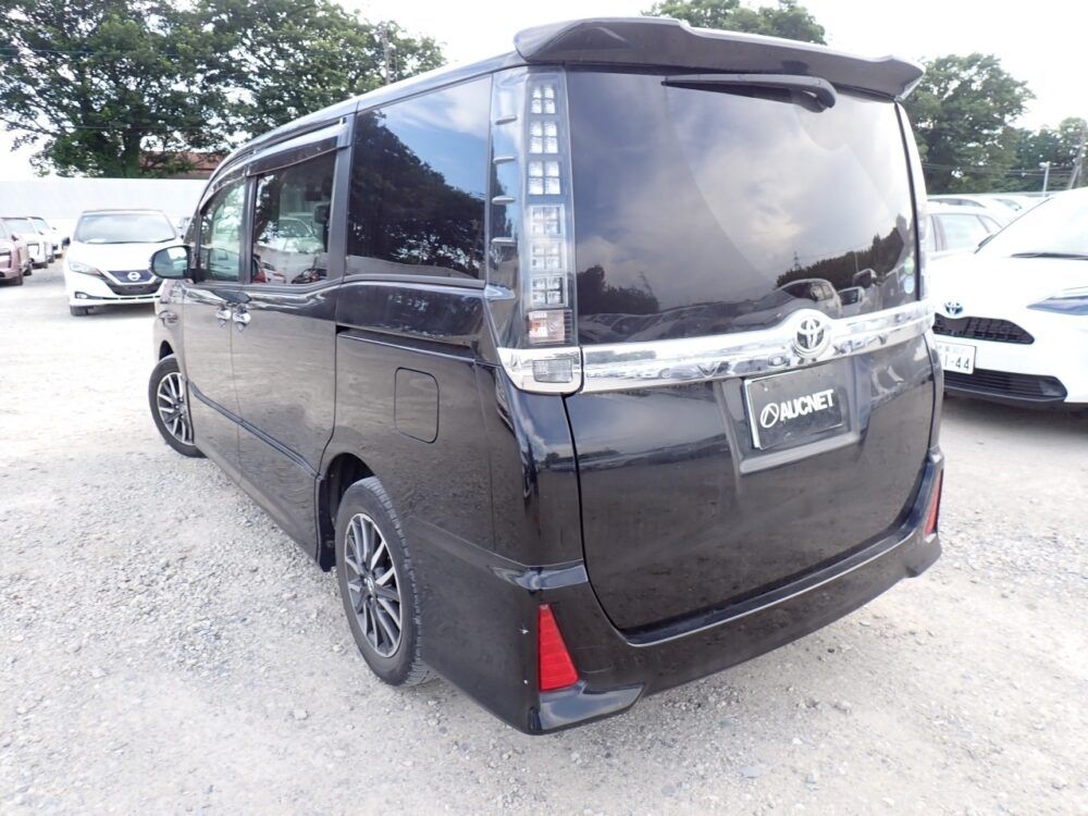 TOYOTA VOXY ZRR80W - Image 4