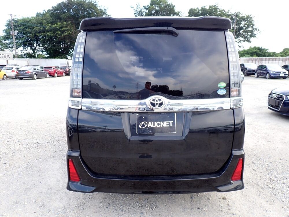 TOYOTA VOXY ZRR80W - Image 5