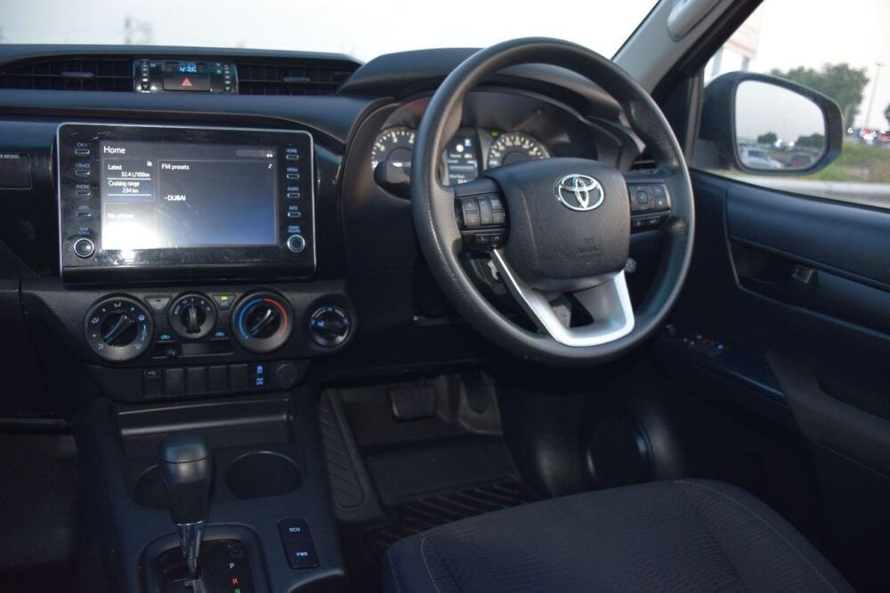 TOYOTA HILUX SMART CAB - Image 3