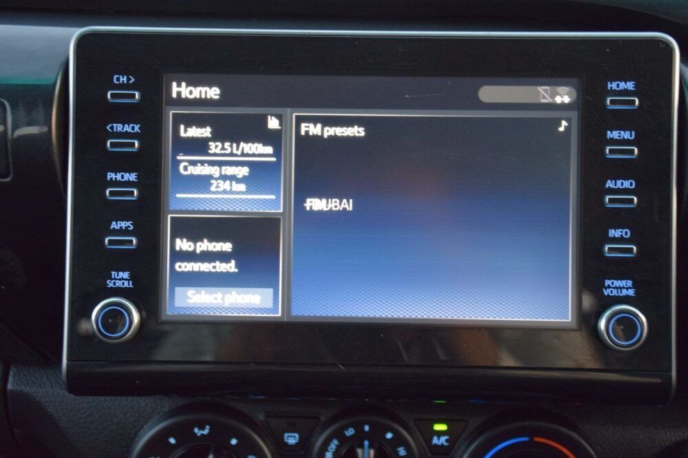 TOYOTA HILUX SMART CAB - Image 7