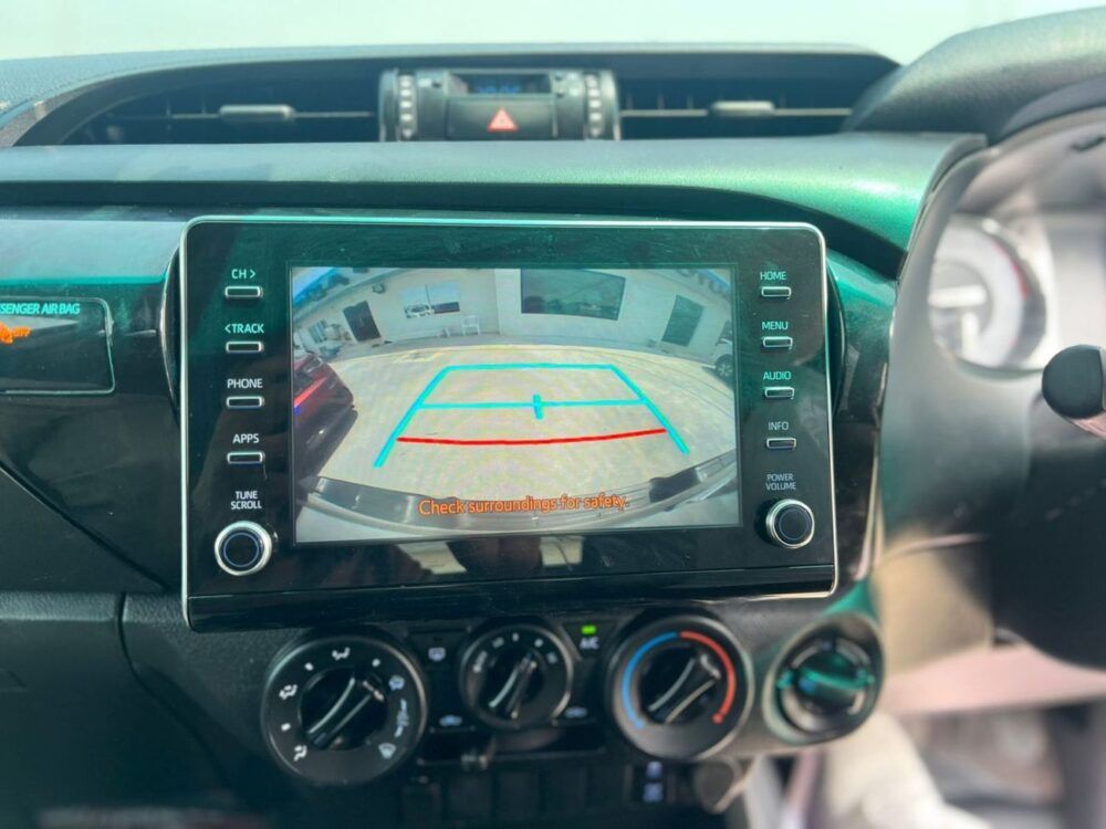 TOYOTA HILUX SMART CAB - Image 12