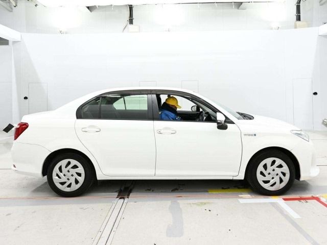 TOYOTA COROLLA AXIO - Image 4